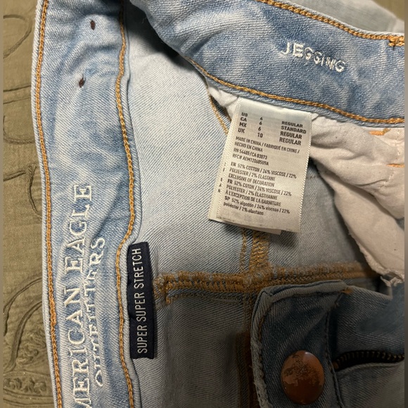 American Eagle ripped jegging, size 6 - Picture 2 of 3